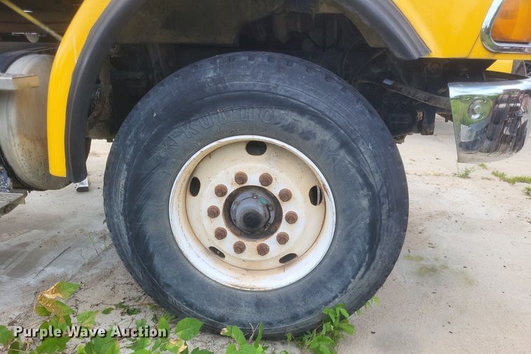 image for item DR4825 2005 Sterling L-Line truck cab and chassis