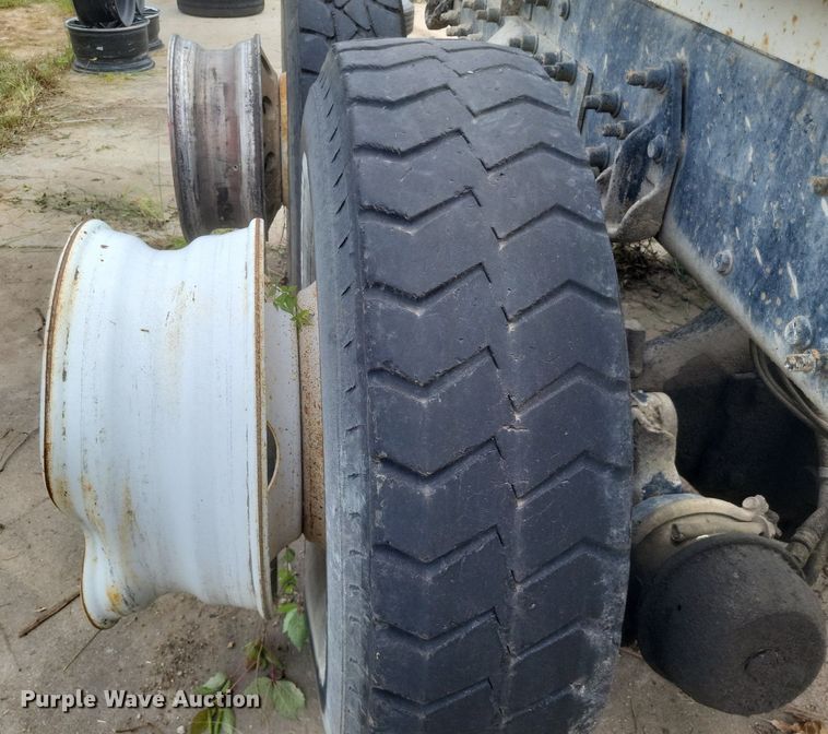 image for item DR4825 2005 Sterling L-Line truck cab and chassis