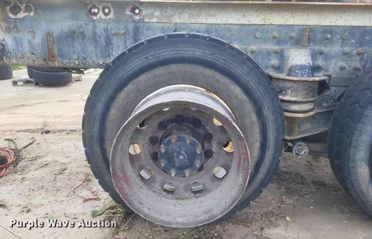 image for item DR4825 2005 Sterling L-Line truck cab and chassis