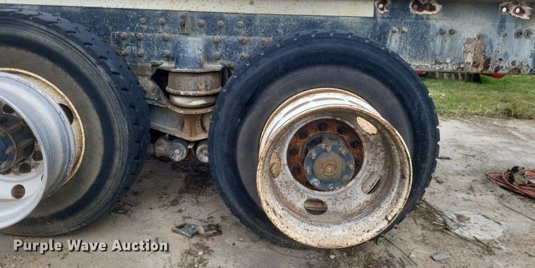 image for item DR4825 2005 Sterling L-Line truck cab and chassis