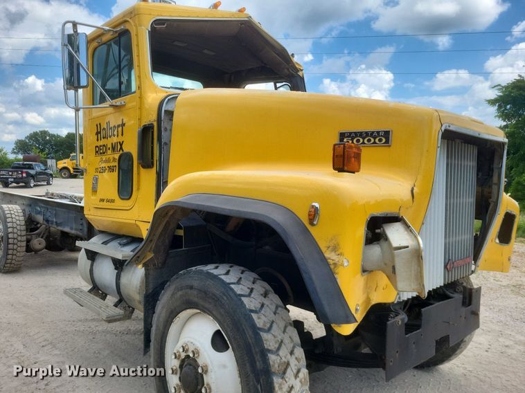 image for item DR4830 1995 International  PayStar 5000 truck cab and chassis