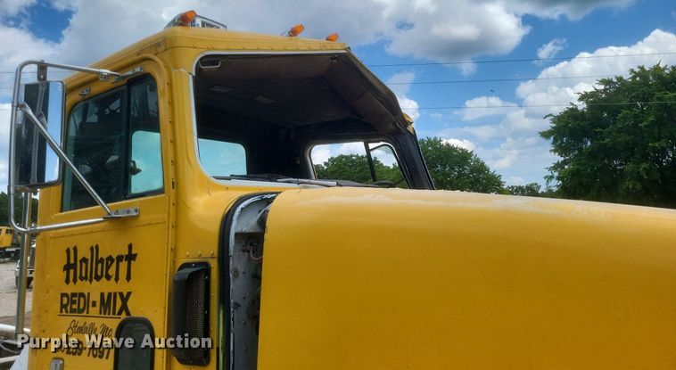 image for item DR4830 1995 International  PayStar 5000 truck cab and chassis