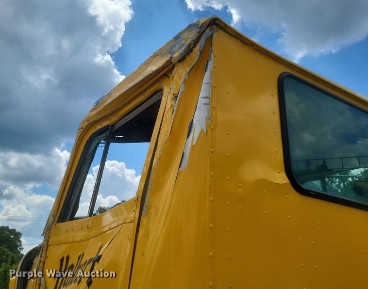 image for item DR4830 1995 International  PayStar 5000 truck cab and chassis