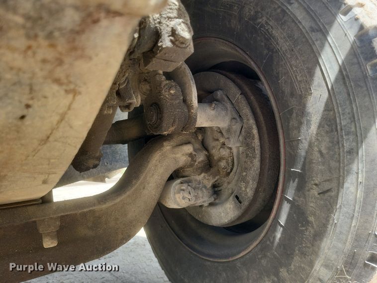 image for item DR4830 1995 International  PayStar 5000 truck cab and chassis