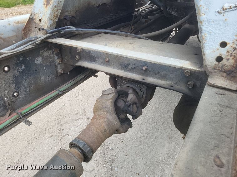 image for item DR4830 1995 International  PayStar 5000 truck cab and chassis