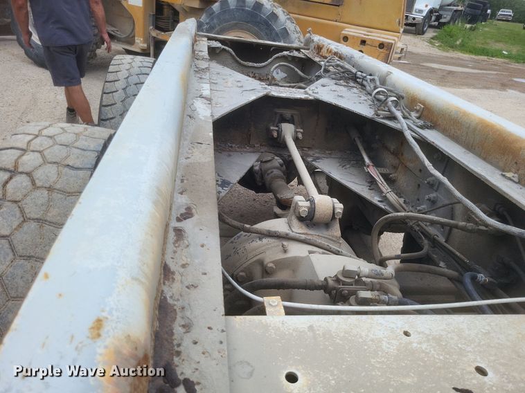 image for item DR4830 1995 International  PayStar 5000 truck cab and chassis