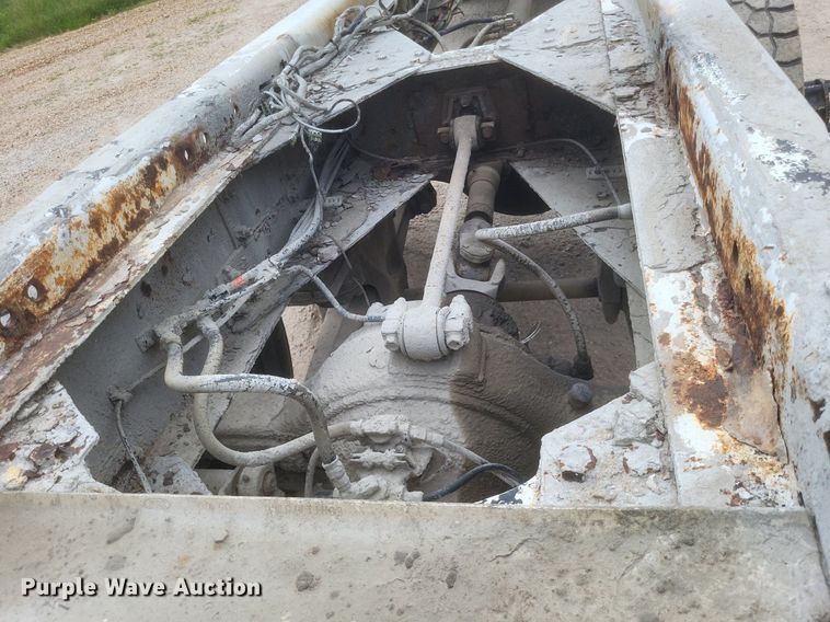 image for item DR4830 1995 International  PayStar 5000 truck cab and chassis