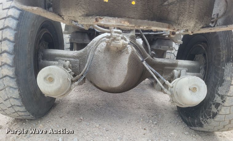 image for item DR4830 1995 International  PayStar 5000 truck cab and chassis