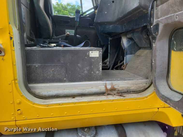 image for item DR4830 1995 International  PayStar 5000 truck cab and chassis