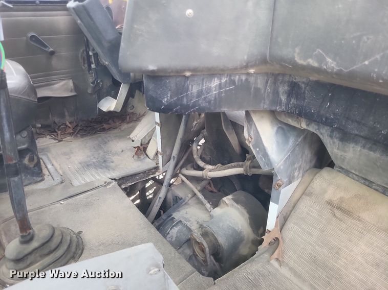 image for item DR4830 1995 International  PayStar 5000 truck cab and chassis