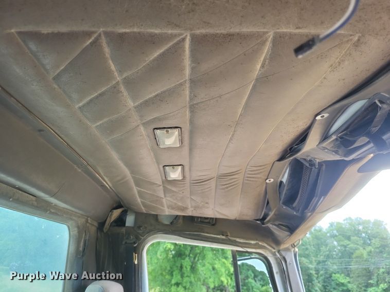 image for item DR4830 1995 International  PayStar 5000 truck cab and chassis