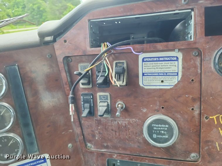 image for item DR4830 1995 International  PayStar 5000 truck cab and chassis