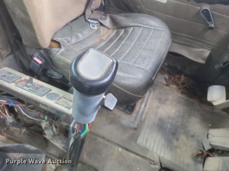 image for item DR4830 1995 International  PayStar 5000 truck cab and chassis