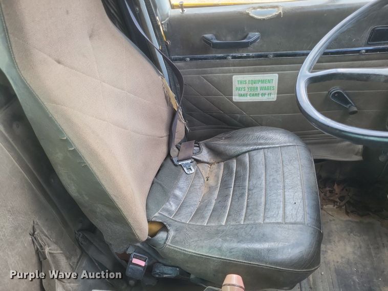 image for item DR4830 1995 International  PayStar 5000 truck cab and chassis