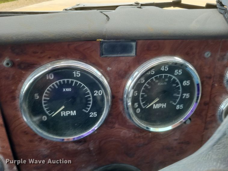 image for item DR4830 1995 International  PayStar 5000 truck cab and chassis