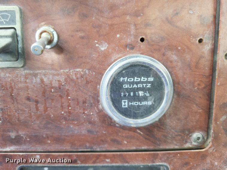 image for item DR4830 1995 International  PayStar 5000 truck cab and chassis