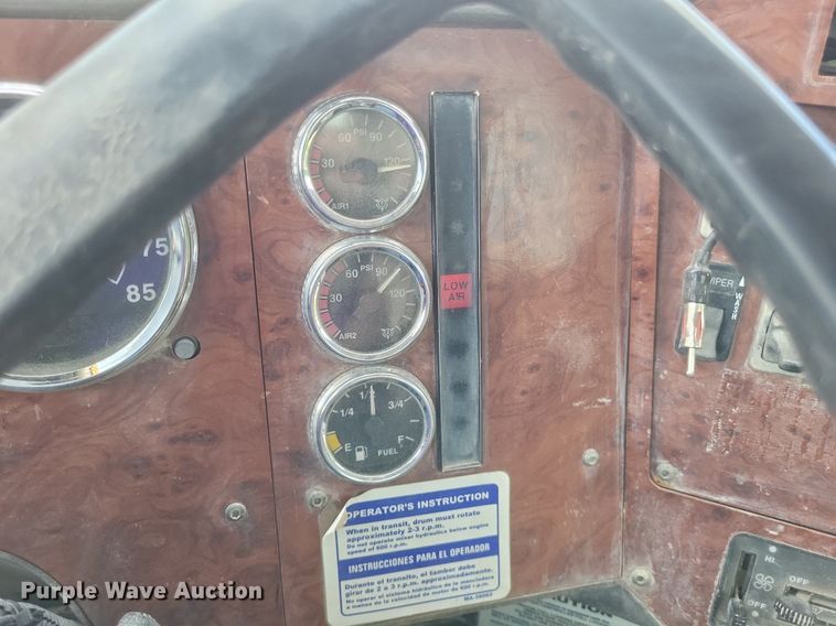 image for item DR4830 1995 International  PayStar 5000 truck cab and chassis