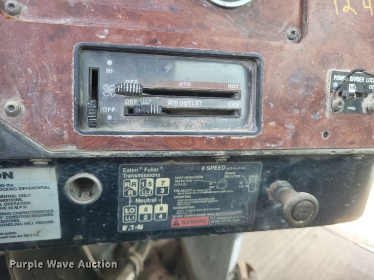 image for item DR4830 1995 International  PayStar 5000 truck cab and chassis