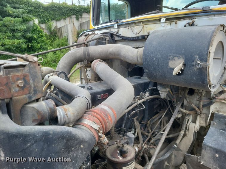 image for item DR4830 1995 International  PayStar 5000 truck cab and chassis