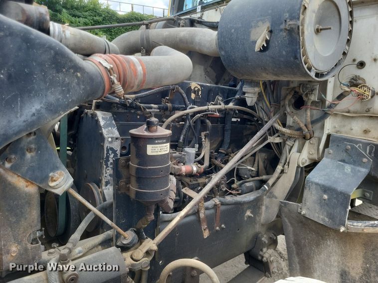 image for item DR4830 1995 International  PayStar 5000 truck cab and chassis