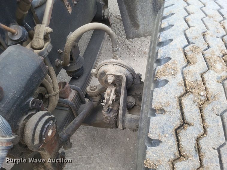 image for item DR4830 1995 International  PayStar 5000 truck cab and chassis