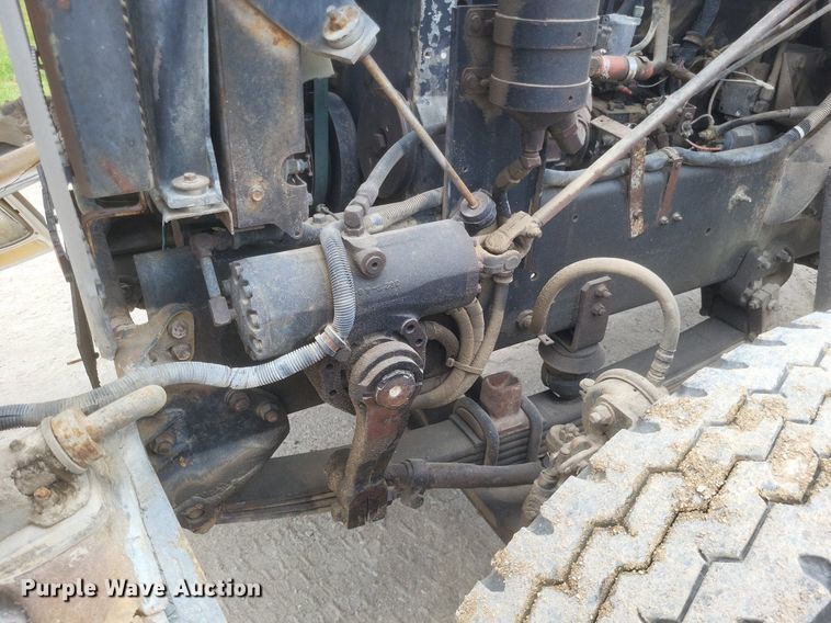 image for item DR4830 1995 International  PayStar 5000 truck cab and chassis