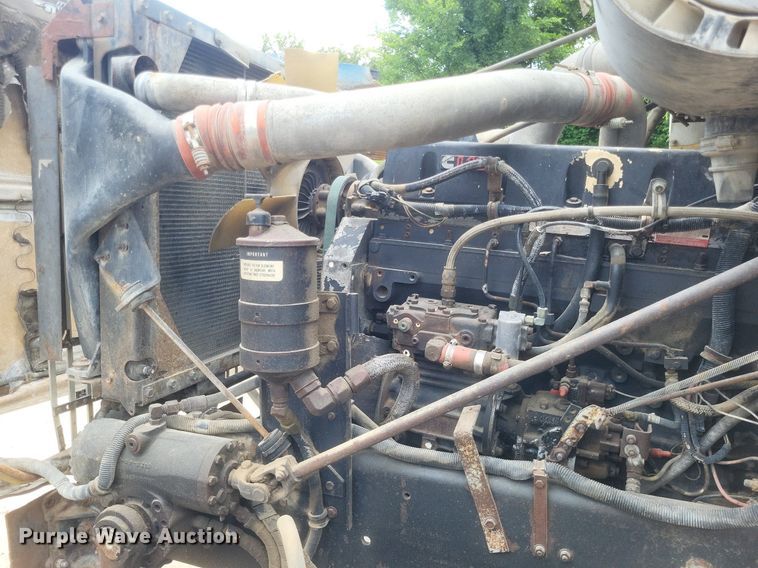 image for item DR4830 1995 International  PayStar 5000 truck cab and chassis