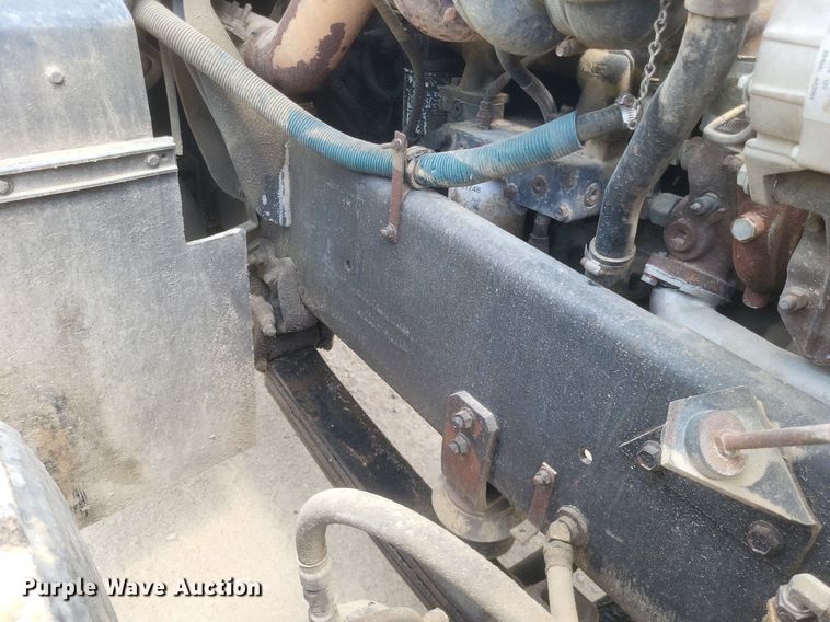 image for item DR4830 1995 International  PayStar 5000 truck cab and chassis