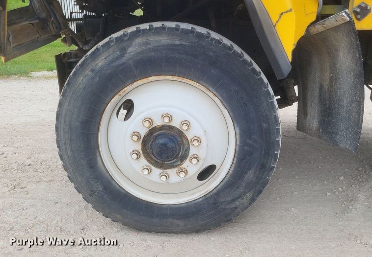 image for item DR4830 1995 International  PayStar 5000 truck cab and chassis