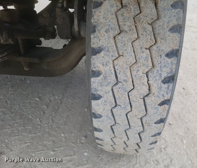 image for item DR4830 1995 International  PayStar 5000 truck cab and chassis