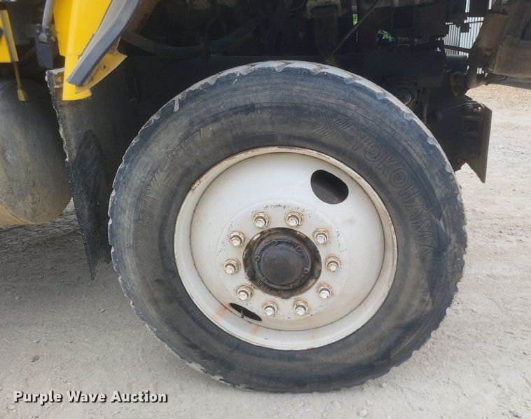 image for item DR4830 1995 International  PayStar 5000 truck cab and chassis