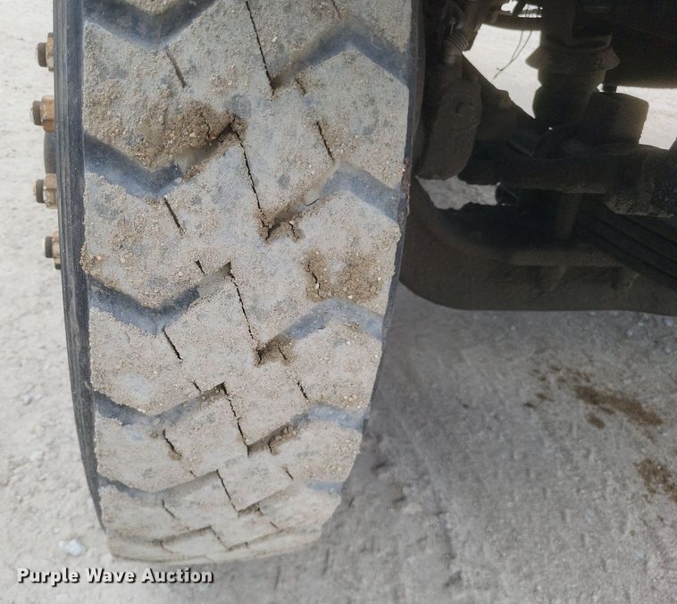 image for item DR4830 1995 International  PayStar 5000 truck cab and chassis