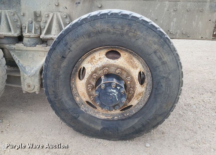 image for item DR4830 1995 International  PayStar 5000 truck cab and chassis