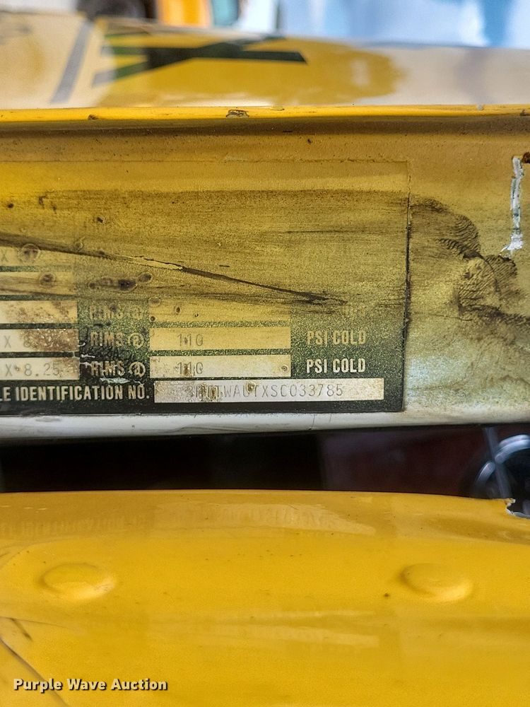 image for item DR4830 1995 International  PayStar 5000 truck cab and chassis