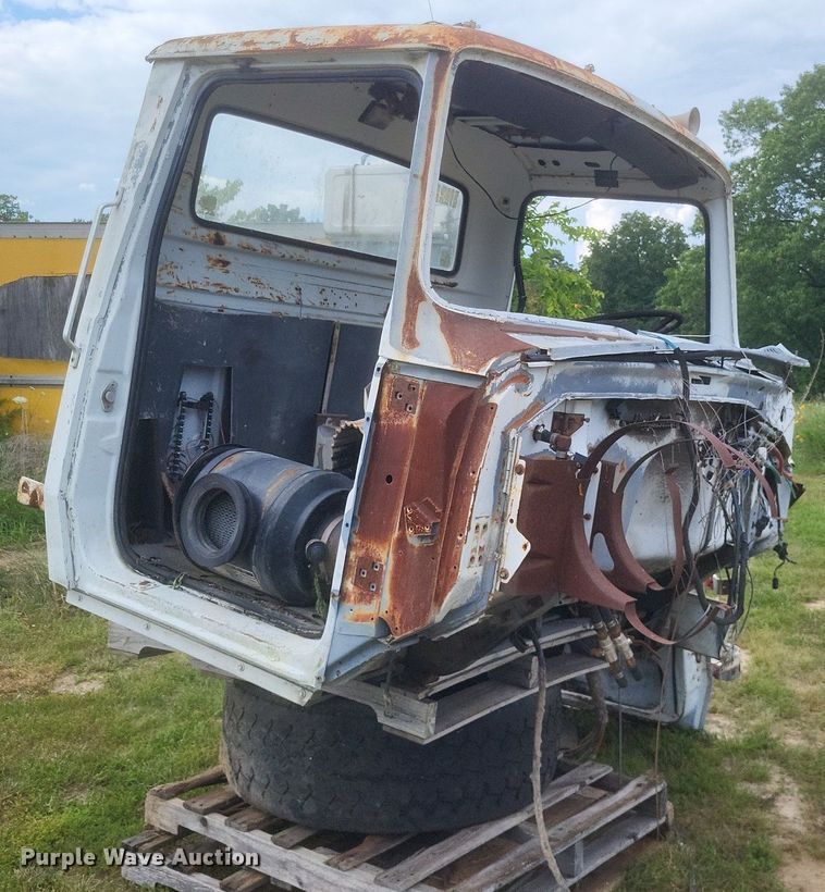 image for item DR4846 Ford  Louisville  truck cab