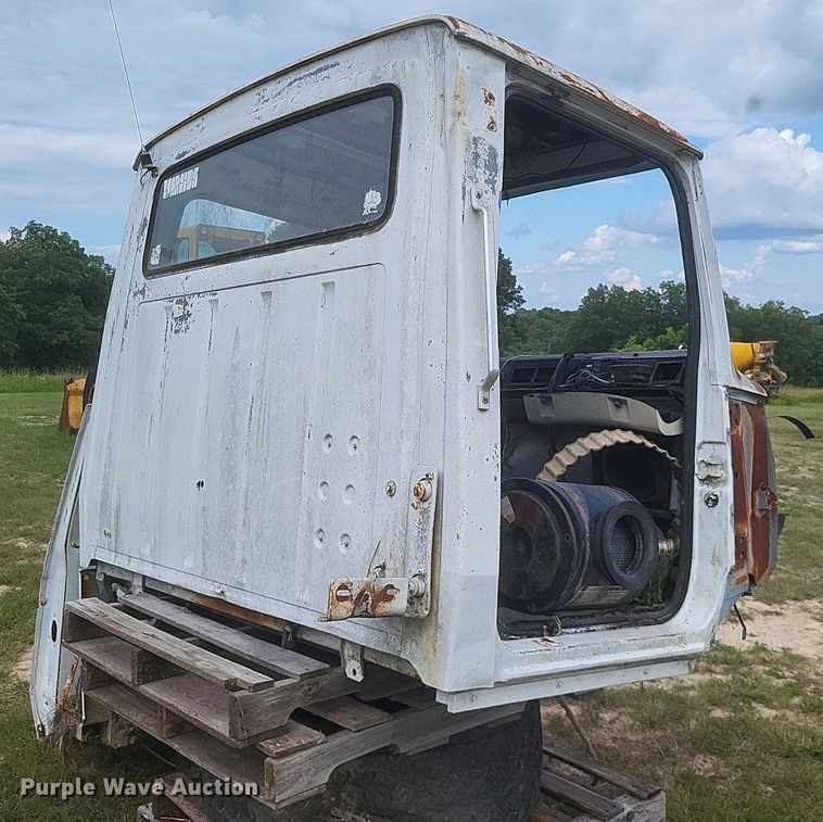 image for item DR4846 Ford  Louisville  truck cab