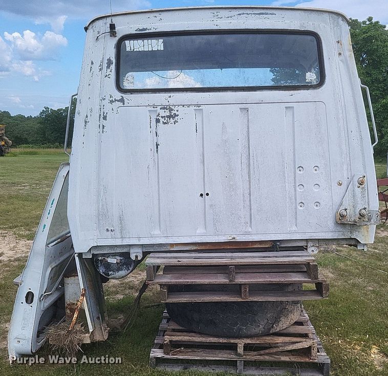 image for item DR4846 Ford  Louisville  truck cab