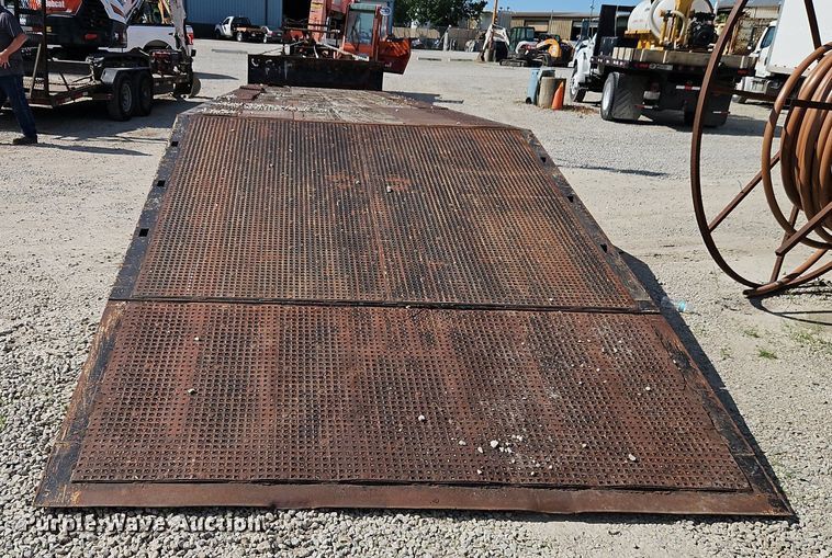 image for item DR8631 2004 Trail King TK70HT 482 drop deck equipment trailer