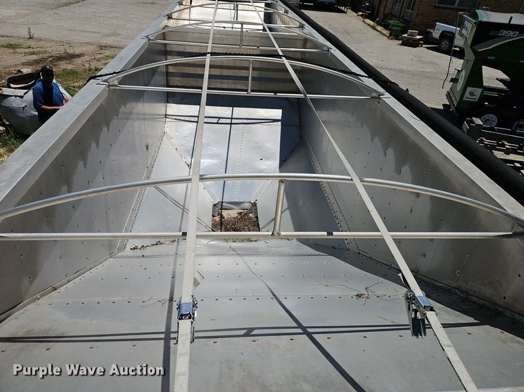 image for item DR8639 2009 Wilson DWH-500C grain trailer