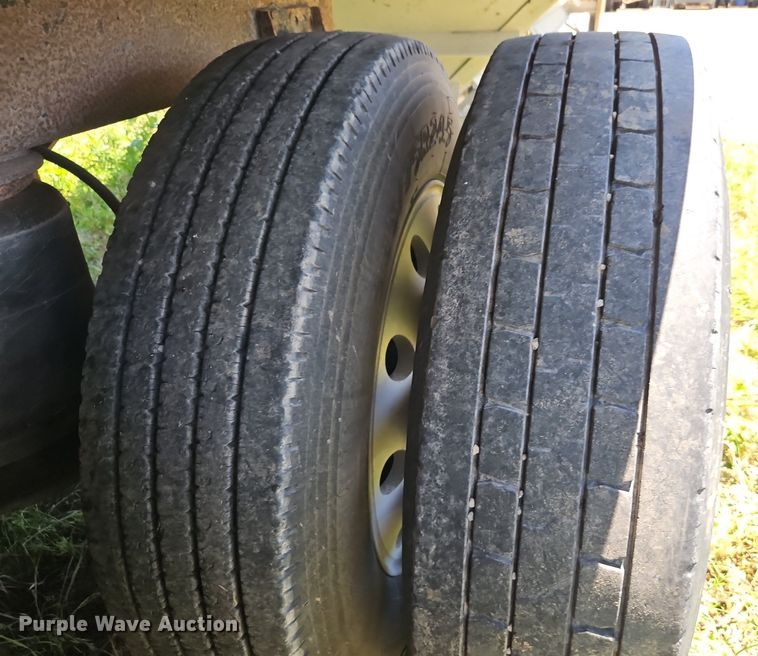 image for item DR8639 2009 Wilson DWH-500C grain trailer