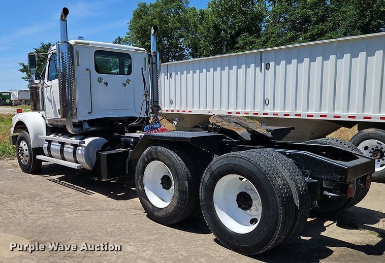 image for item DR8641 2009 Western Star semi truck