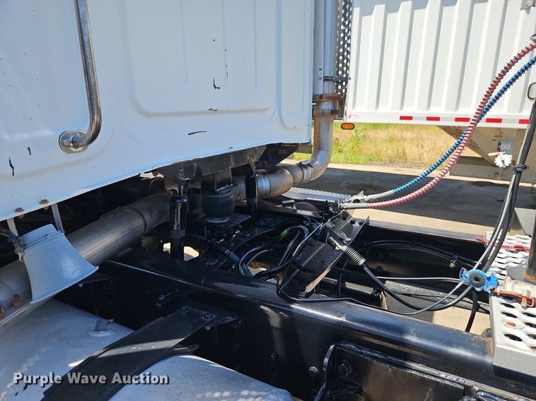 image for item DR8641 2009 Western Star semi truck