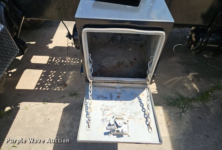 image for item DR8641 2009 Western Star semi truck