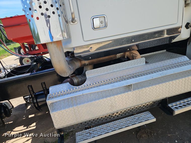 image for item DR8641 2009 Western Star semi truck