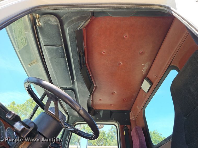 image for item DR8641 2009 Western Star semi truck