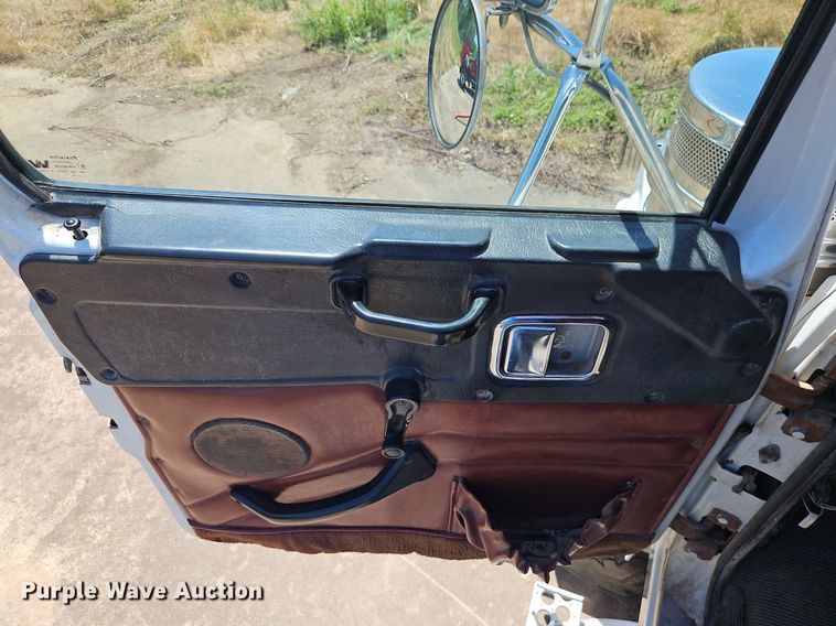 image for item DR8641 2009 Western Star semi truck