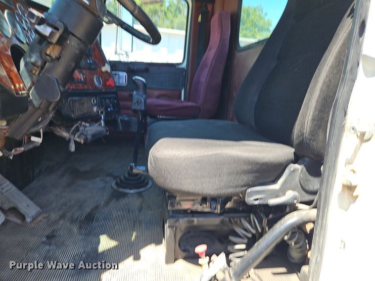 image for item DR8641 2009 Western Star semi truck