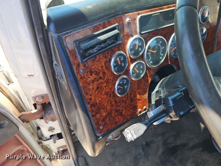 image for item DR8641 2009 Western Star semi truck