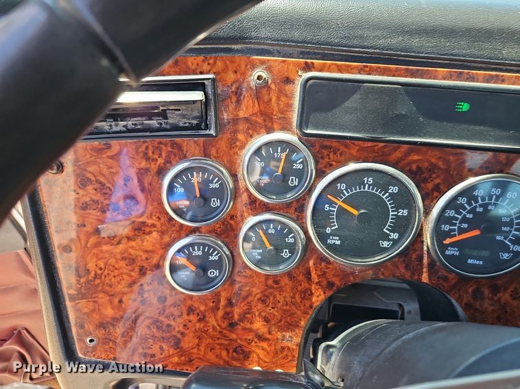 image for item DR8641 2009 Western Star semi truck