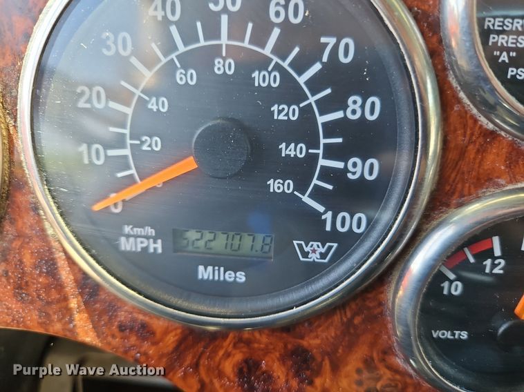 image for item DR8641 2009 Western Star semi truck